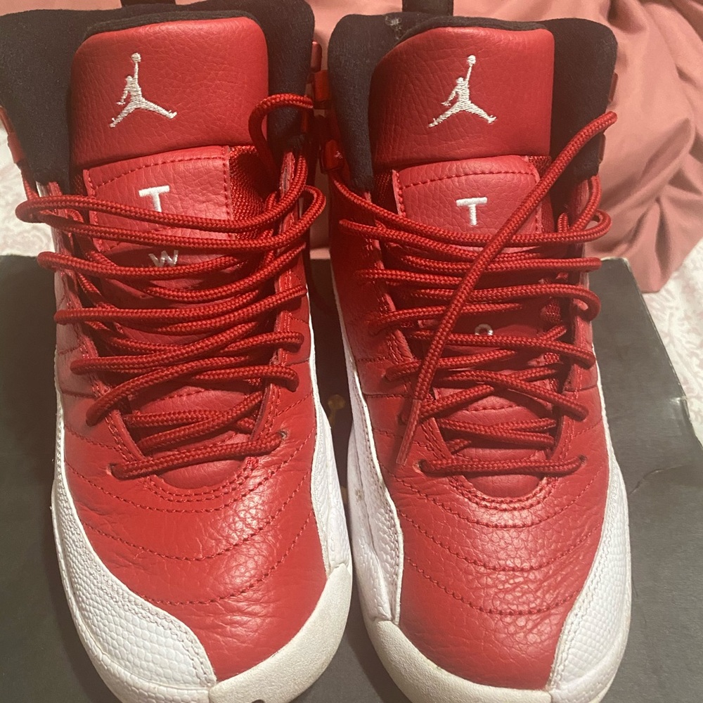 Air jordan 12 gym red